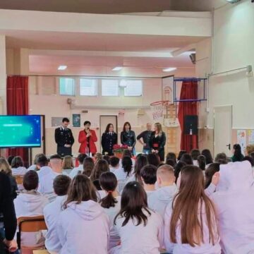 La Polizia di Stato Partecipa all’Evento “Stop alla Violenza” presso la Scuola Giovanni Paolo II di Fondachello Valdina