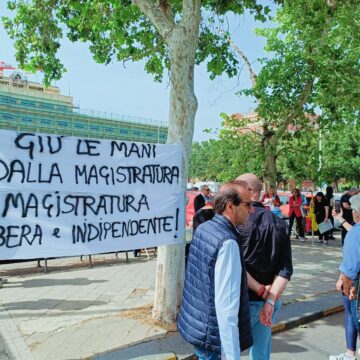 Dibattito e Presidio Davanti al Tribunale di Catania: L’Appello per una Magistratura Libera e Indipendente