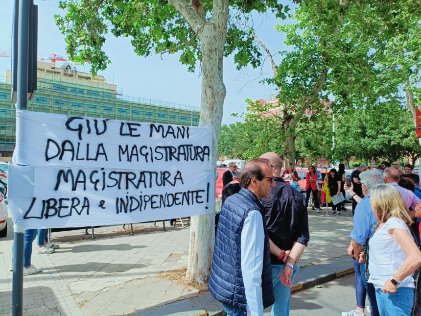 Dibattito e Presidio Davanti al Tribunale di Catania: L’Appello per una Magistratura Libera e Indipendente