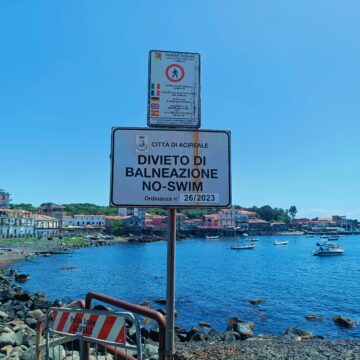 ACIREALE VS. ACI CASTELLO: DUE COMUNI, DUE APPROCCI ALLA SICUREZZA BALNEARE