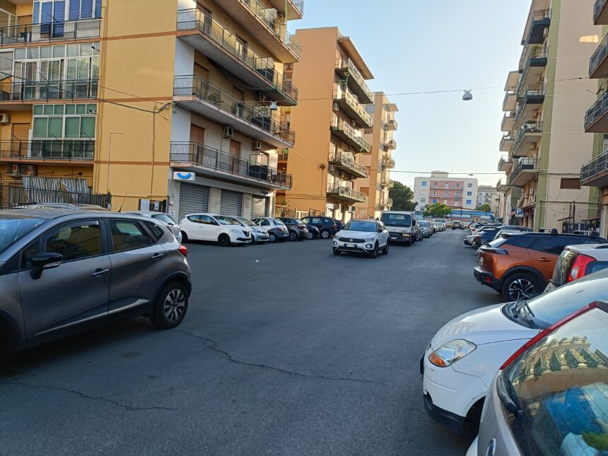 Monopattini e Auto Randagie: L’Anarchia del Parcheggio a Catania