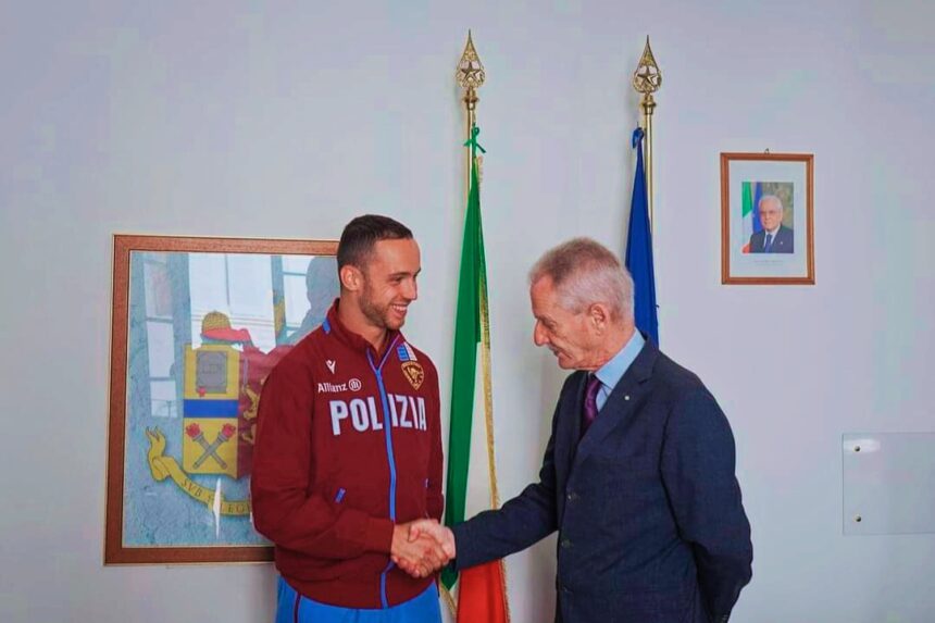 Samuele Ceccarelli, campione europeo dei 60m piani, visita il Questore di Polizia