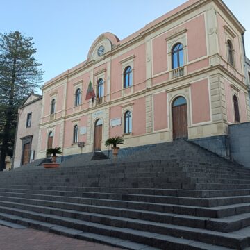 “Acicatena sommersa dai rifiuti: i cittadini chiedono l’intervento urgente del Sindaco”