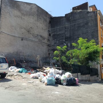 Il ritorno dei cassonetti: la richiesta dei cittadini di Catania per risolvere l’emergenza rifiuti