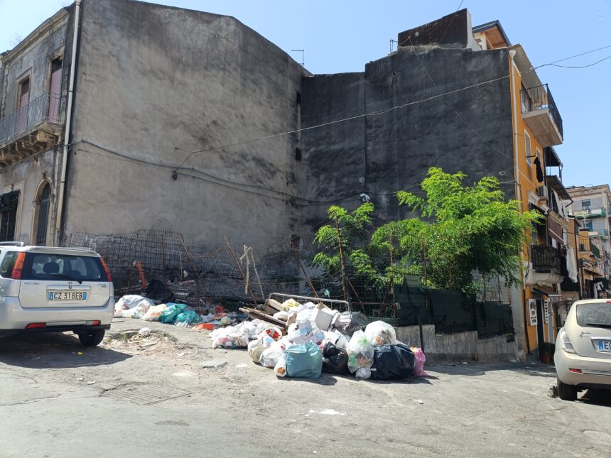 Il ritorno dei cassonetti: la richiesta dei cittadini di Catania per risolvere l’emergenza rifiuti