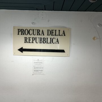 “Situazione Controversa: Cittadina Denuncia Giudice per Presunte Negligenze in Procedura Esecutiva Immobiliare”