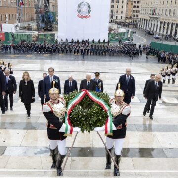 78° Anniversario della Repubblica Italiana: Sergio Mattarella rende omaggio al Milite Ignoto