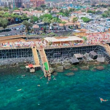 Catania: Nuove Piattaforme sul Lungomare e Critiche sulle Condizioni del Porto