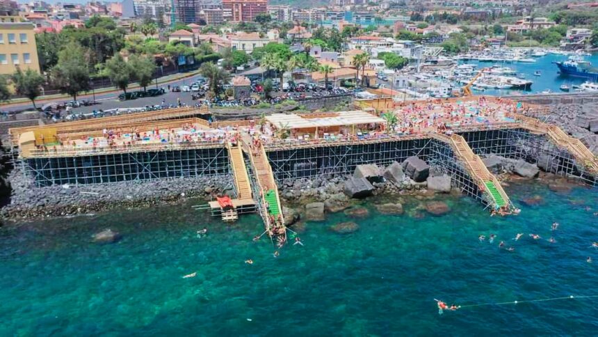 Catania: Nuove Piattaforme sul Lungomare e Critiche sulle Condizioni del Porto