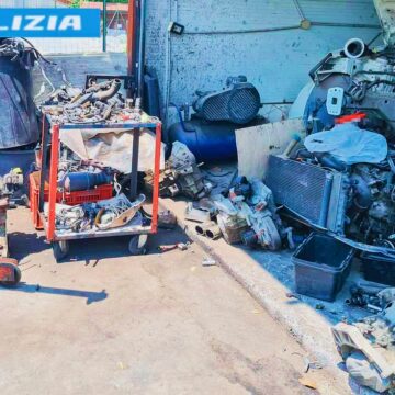 Giarre: Scoperta officina clandestina e deposito di veicoli non autorizzati. Denunciato un uomo per riciclaggio e ricettazione