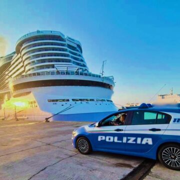 Catania: La Polizia di Frontiera Sanziona Soggetti Offrendo Escursioni Non Autorizzate ai Croceristi