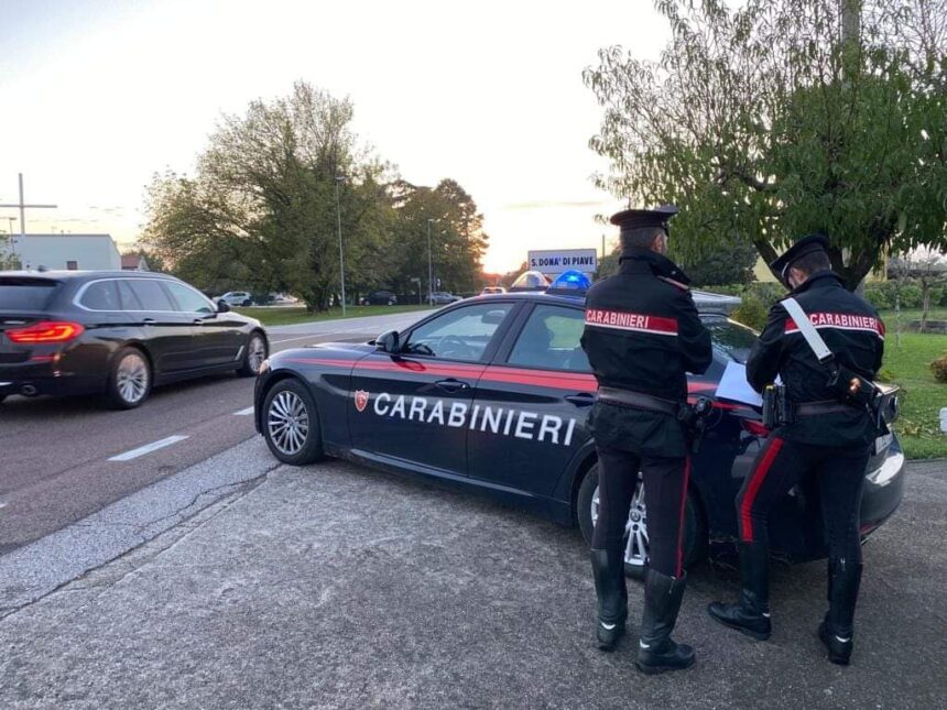 Arrestati Due Insospettabili con un Arsenale: Kalashnikov, Pistole e Munizioni