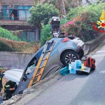 Incidente Stradale a Acicastello: Intervento dei Vigili del Fuoco sulla SS114