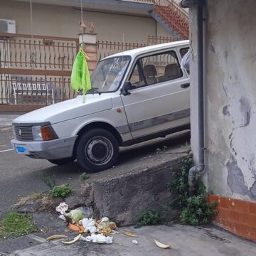 Belpasso: Il Sindaco Caputo lancia una campagna di sensibilizzazione contro i rifiuti penzolanti