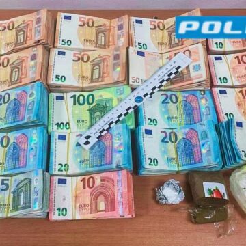 Controllo delle Piazze di Spaccio a Ragusa: Arrestato un 23enne Gambiano con Hashish, Cocaina e Oltre 47.000 Euro