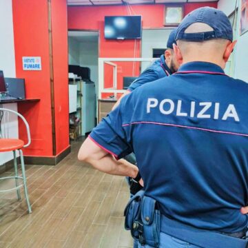 SCOPERTE POSTAZIONI ABUSIVE DI GIOCO ONLINE IN UNA CARTOLIBRERIA: INTERVIENE LA POLIZIA DI STATO