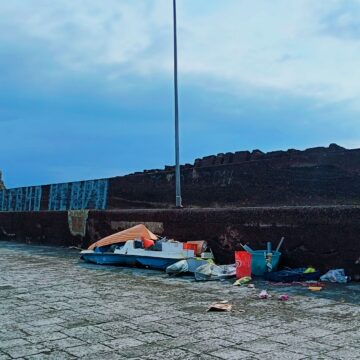 Acitrezza, emergenza ambientale nel porto: i pescatori chiedono un’isola ecologica