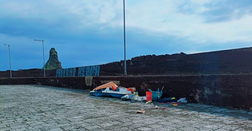 Acitrezza, emergenza ambientale nel porto: i pescatori chiedono un’isola ecologica