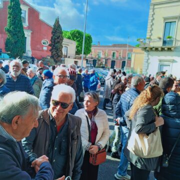 Porticciolo di Ognina: protesta pacifica tra striscioni, risarcimenti e misteriosi fondi spesi