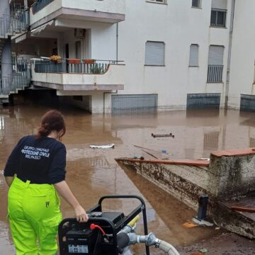 Maltempo sulla Costa Jonica, Danni e Preoccupazione: Il Sindaco di Belpasso Carlo Caputo Esprime Solidarietà e Sottolinea l’Importanza di Interventi Strutturali per Prevenire Nuove Tragedie